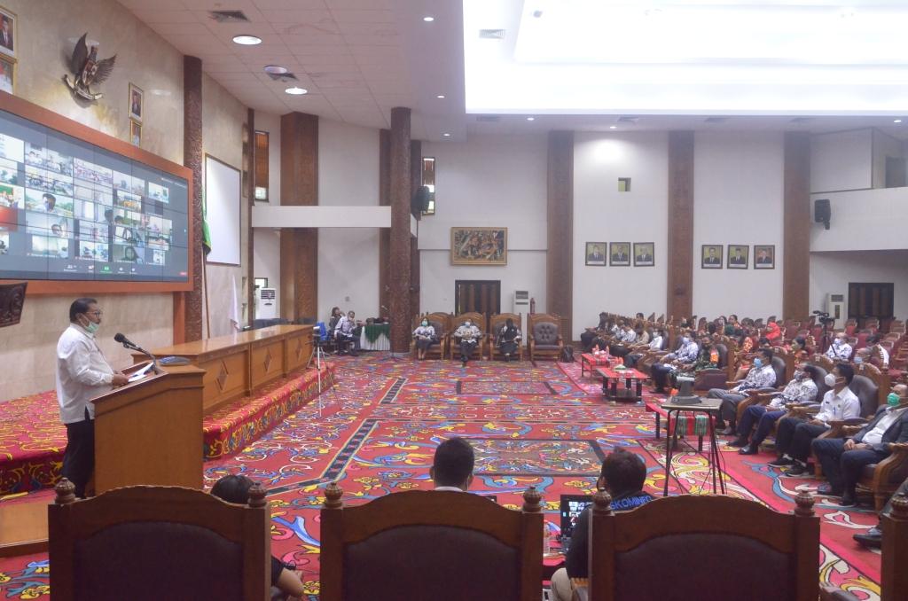 Peringatan Puncak Hari Guru Nasional 2020 dan HUT PGRI Ke 75 di Pemkab Kubar